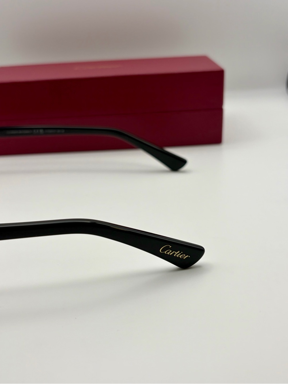 Cartier Men’s Rimless Gradient Red Sunglasses with Gold Accents - Picture 4 of 7